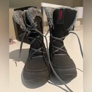 GUC Columbia snow boots